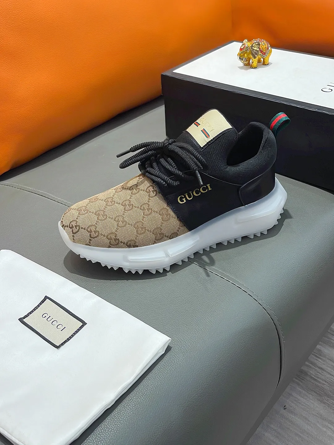 Men's shoes GUCCI "Gucci" P440 Regular size: 38-44 (casual shoes) Product materials: Selected cowhide upper, soft sheepskin feet; original factory special outsole.